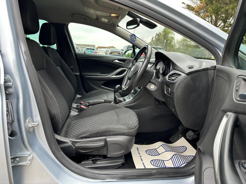 VAUXHALL ASTRA
